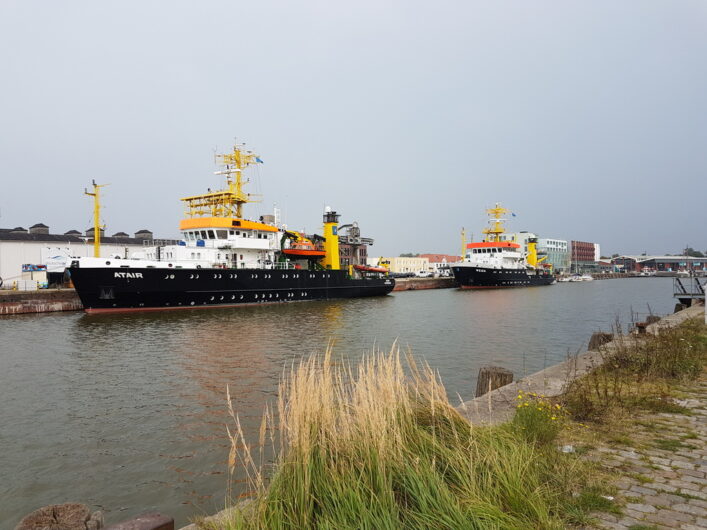 Forschungsschiffe vor Anker im Fischereihafen 1 in Bremerhaven