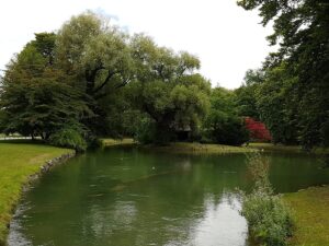 See am Eingang zum Englischen Garten in München