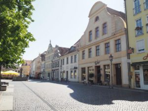 Blick über Häuser am Altmarkt in Cottbus