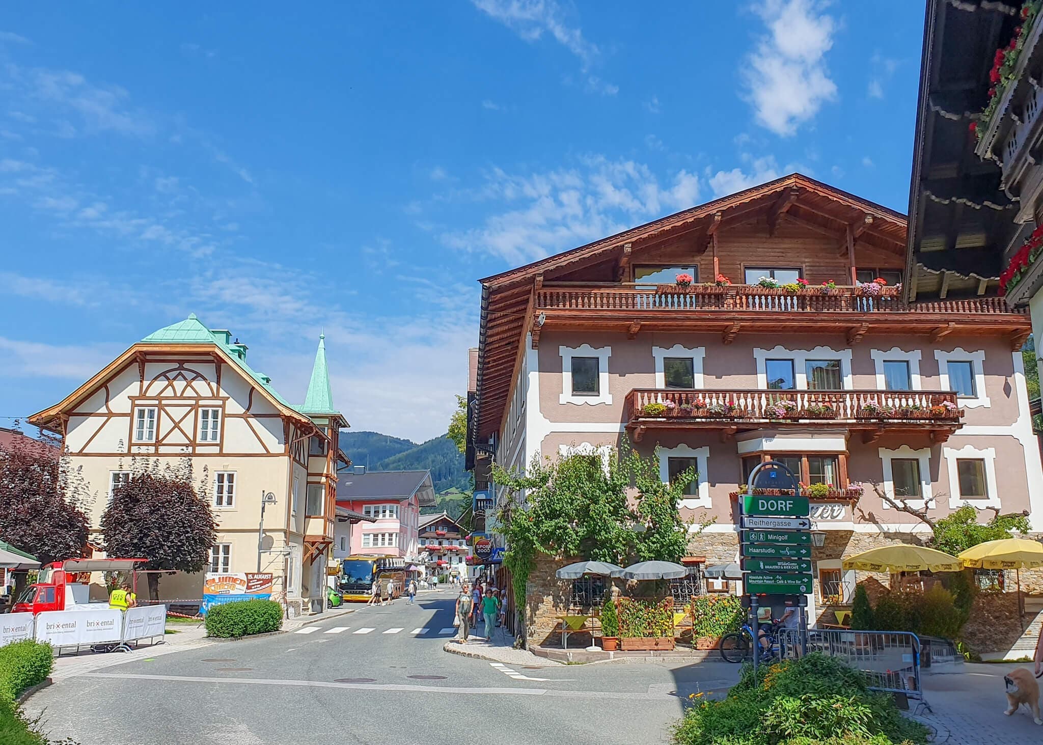 Häuser im Ortskern von Kirchberg im Brixental