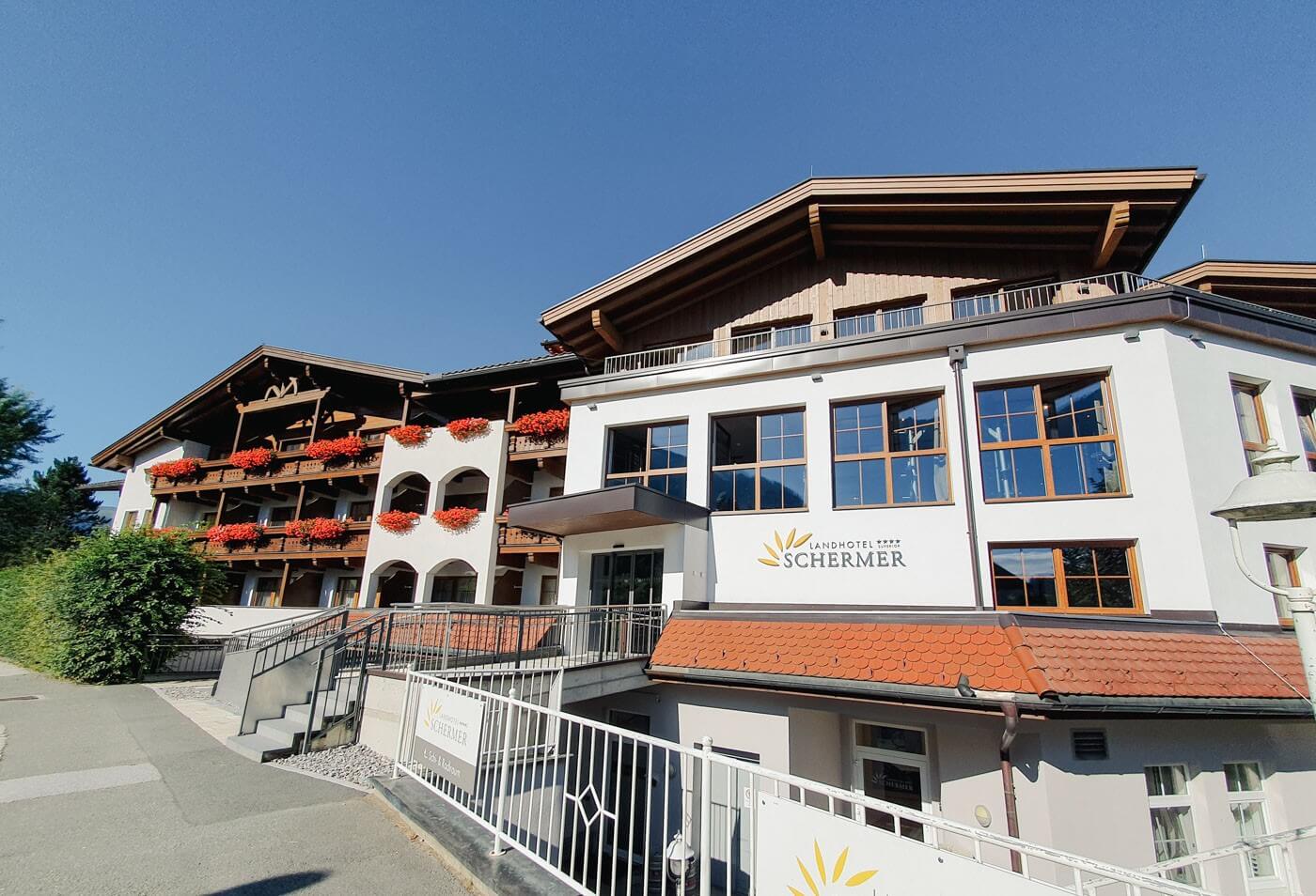 Rückansicht des Landhotel Schermer in Westendorf