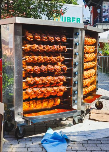 Hähnchengrill auf der Schlemmermeile beim Blumencorso Kirchberg