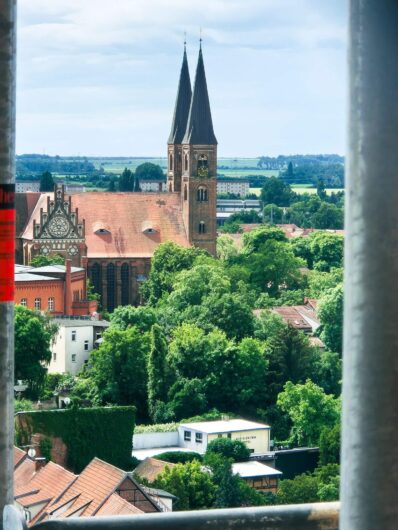 Ausblick auf den Stendaler Dom vom Turmfenster der Marienkirche