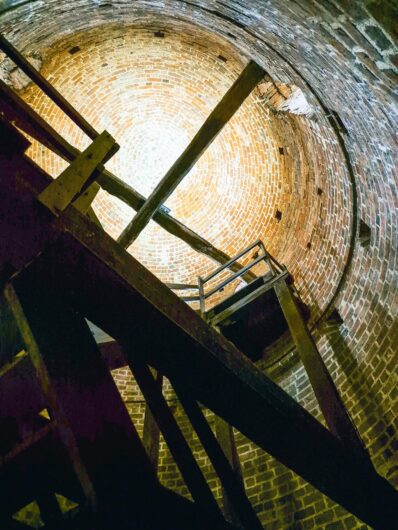 Blick nach oben ins Treppenhaus im Uenglinger Tor